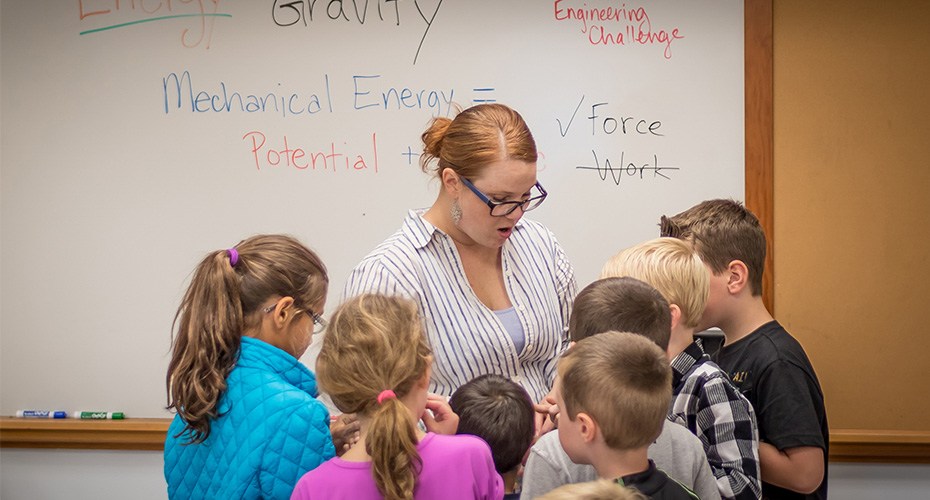 educational specialist works with students to help develop curriculum